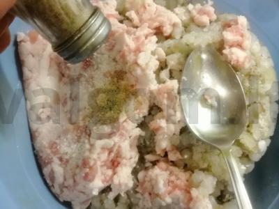 Žuvies kotletai iš ešerio su kiaulienos riebalais džiūvėsėliuose Žingsnis 3