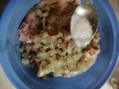 Žuvies kotletai iš ešerio su kiaulienos riebalais džiūvėsėliuose Žingsnis 4