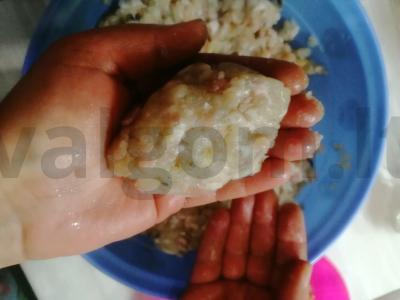 Žuvies kotletai iš ešerio su kiaulienos riebalais džiūvėsėliuose Žingsnis 5