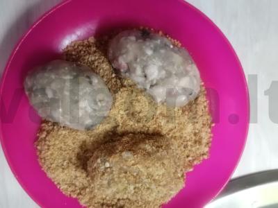 Žuvies kotletai iš ešerio su kiaulienos riebalais džiūvėsėliuose Žingsnis 6