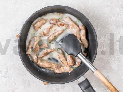 Jautienos kepenys su padažu keptuvėje Žingsnis 3