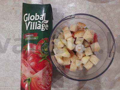 Skani vasaros šalta sriuba gazpacho su skrudinta duona Žingsnis 3