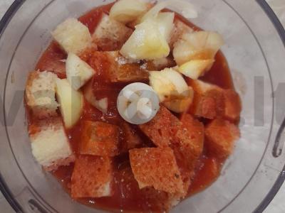 Skani vasaros šalta sriuba gazpacho su skrudinta duona Žingsnis 4