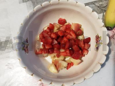 Vaisių-uogų mišinys su grietine Žingsnis 2