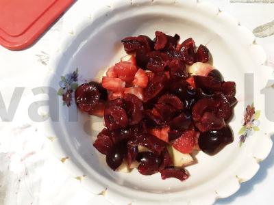 Vaisių-uogų mišinys su grietine Žingsnis 3