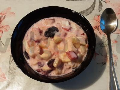 Vaisių-uogų mišinys su grietine pagrindine nuotrauka