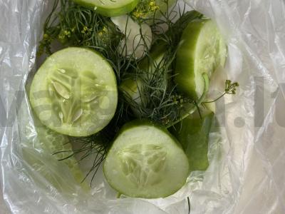 Greitai marinuoti agurkai pagrindine nuotrauka