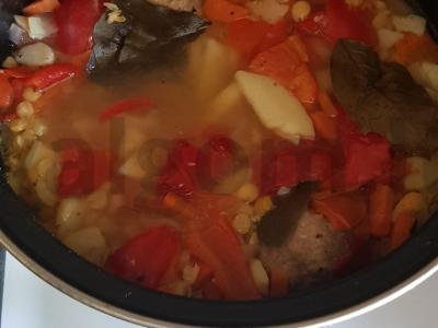 Žirnių sriuba su daržovėmis ir šviežiais žalumynais Žingsnis 4