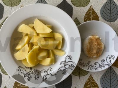 Kepti bulvių skiltelės su daržovėmis Žingsnis 3