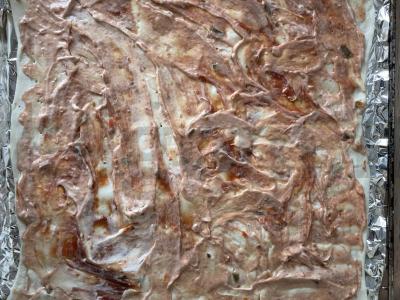 Pica ant sluoksniuoto tešlos su pomidorais, dešrelėmis ir pievagrybiais Žingsnis 4