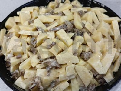 Kepta bulvė su grybais ir kiauliena Žingsnis 9