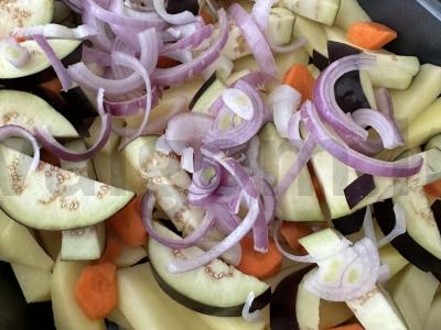 Daržovių apkepas su majonezu ir raudonuoju svogūnu Žingsnis 4