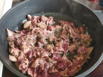 Kepenys, kepamos grietinėje su svogūnais Žingsnis 1