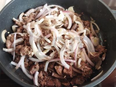 Kepenys, kepamos grietinėje su svogūnais Žingsnis 2