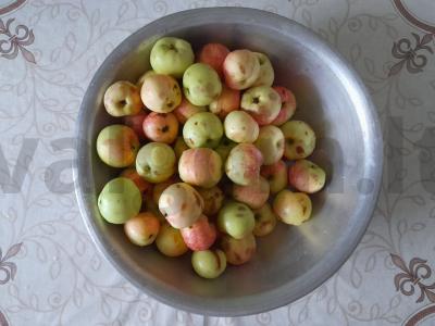 Obuolių kompotas su sodriu skoniu žiemai Žingsnis 1