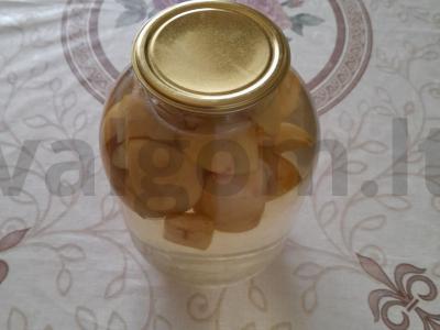 Obuolių kompotas su sodriu skoniu žiemai pagrindine nuotrauka