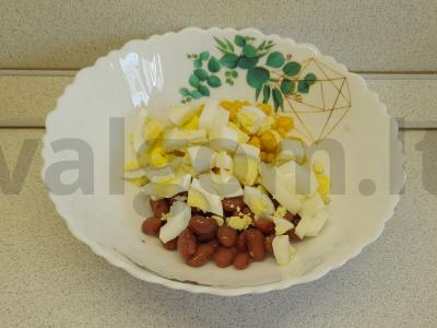 Konservuotų kukurūzų ir pupelių salotas Žingsnis 3