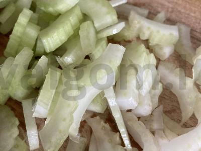 Salotas „Izi“ su salierais, kukurūzais ir pievagrybiais Žingsnis 2