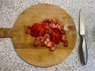 Mozzarella salotas su agurkais ir pomidorais Žingsnis 2