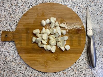 Mozzarella salotas su agurkais ir pomidorais Žingsnis 3