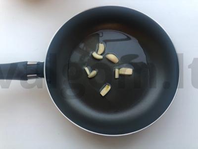 Mėsos padažas garnyrui su pomidorais ir provanso žolelėmis Žingsnis 1