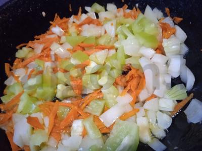 Funchos salotos su kalmarais ir enoki grybais Žingsnis 1