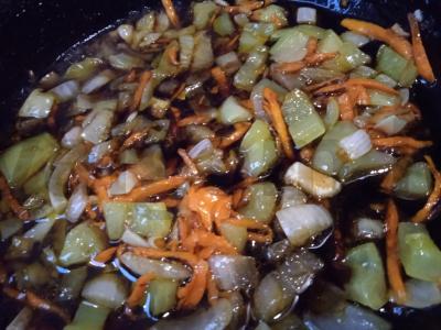 Funchos salotos su kalmarais ir enoki grybais Žingsnis 2