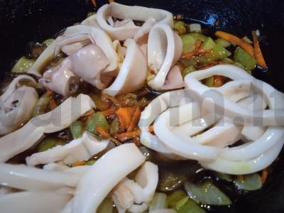 Funchos salotos su kalmarais ir enoki grybais Žingsnis 3