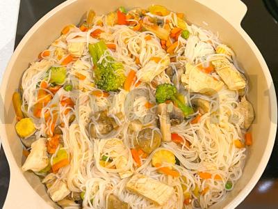 Stikliniai makaronai su daržovėmis, grybais ir vištiena Žingsnis 7