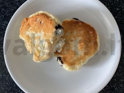 Sūrio pyragėliai su džiovintomis vyšniomis pagrindine nuotrauka