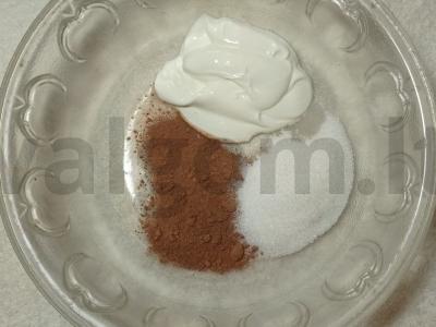 Šokoladinis vaisių želė su grietine ir cukrumi Žingsnis 1