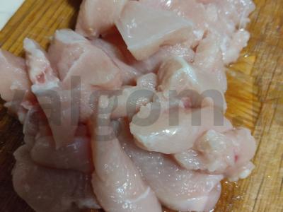 Vištiena su pupelėmis pomidorų padaže Žingsnis 1