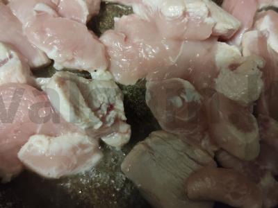 Vištiena su pupelėmis pomidorų padaže Žingsnis 2