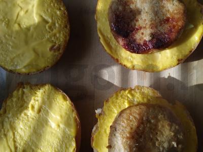 Hamburgeriai su kotletais ir sūrio padažu ant grotelių Žingsnis 4