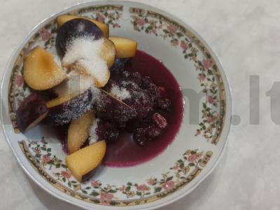 Gėrimas iš slyvų ir uogienės Žingsnis 1