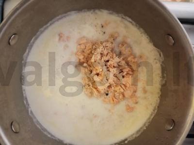 Skanus pieno sriuba su žuvies konservais Žingsnis 3