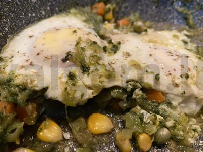 Daržovės su kiaušiniu pagrindine nuotrauka