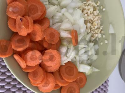 Vištiena grietinėje su daržovėmis Žingsnis 2