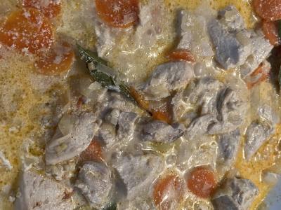 Vištiena grietinėje su daržovėmis pagrindine nuotrauka