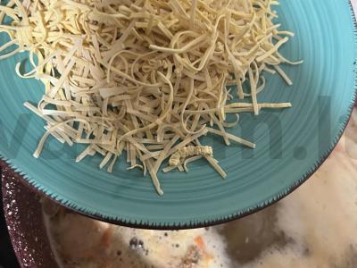 Vištienos ir daržovių sriuba su makaronais Žingsnis 4