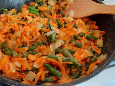 Kotletai pomidorų pastos ir daržovių padaže Žingsnis 3