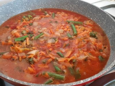 Kotletai pomidorų pastos ir daržovių padaže Žingsnis 5