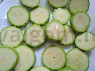 Kepti cukinijos su mocarela ir tobiko Žingsnis 1