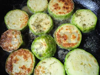 Kepti cukinijos su mocarela ir tobiko Žingsnis 3