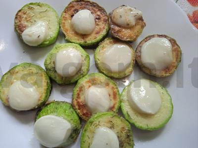 Kepti cukinijos su mocarela ir tobiko Žingsnis 4