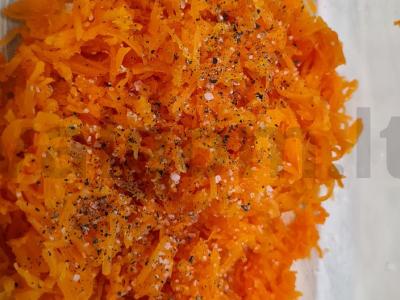 Salotas su pusiau rūkytomis dešrelėmis Žingsnis 1