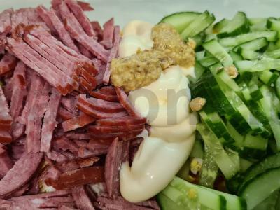 Salotas su pusiau rūkytomis dešrelėmis Žingsnis 3