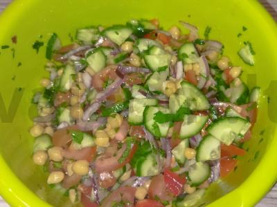 Salotos su avinžirniais „Vasaros“ pagrindine nuotrauka