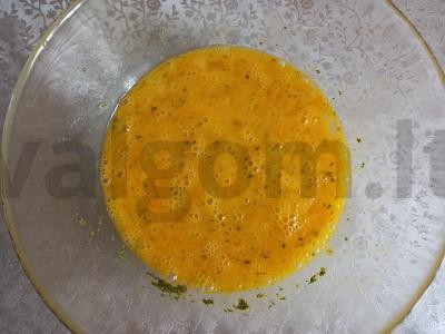 Sotūs omletas su rūkytomis dešromis Žingsnis 4