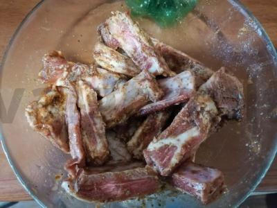 Kepintos šonkauliukai su jaunu bulvių Žingsnis 1